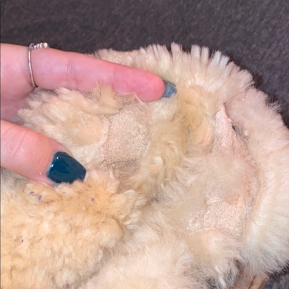 UGG Bailey Button - Picture 6 of 9